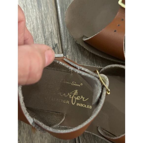 Sun-San Girl Brown Tan Split Leather Buckle Flat Sandals Size 9 - Picture 5 of 6